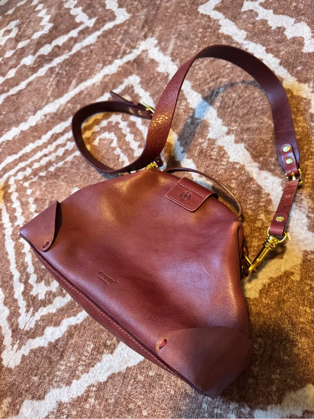 Old trend modern vintage burgundy leather dr bag brass crossbody embossed strap